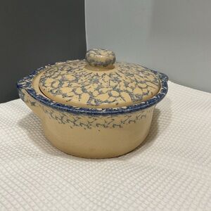 Vintage Rosevelt Early 20th Century Spongeware Casserole Dish. 1 1/2 Qt.